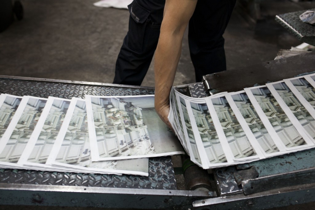 Imprenta El Mercurio de Valparaíso, sacando 3 mil ejemplares de la revista FIFV 2015. Fotos de Patricio Miranda.